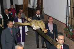 El Viacrucis viste de oracin la noche del Mircoles Santo